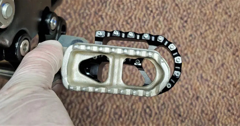 Warp9 Surron LBX Foot Pegs - Footpegs